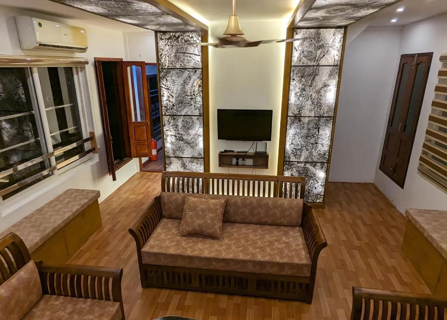 Grand Villa Houseboat Kumarakom