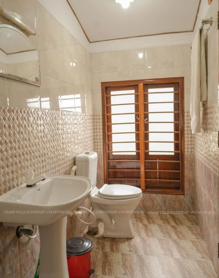 Grand Villa Houseboat Kumarakom Inde