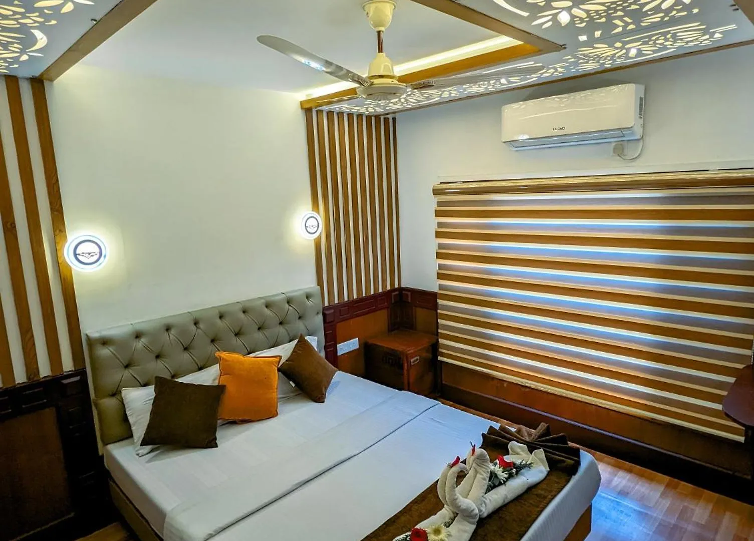 Grand Villa Houseboat Kumarakom India