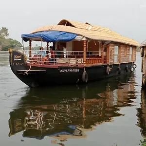 Botel Sreekrishna Houseboat - Vaccinated Staff, Kumarakom