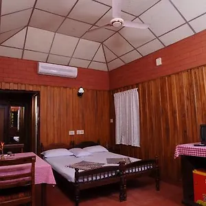 2* Hotel Vembanad Lake Villas