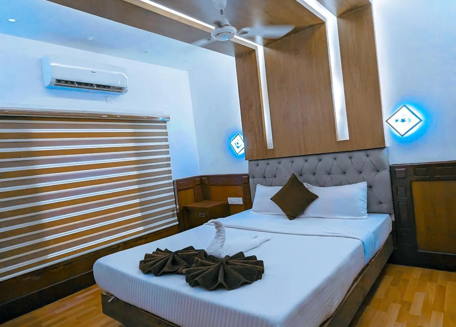 Botel Grand Villa Houseboat Kumarakom